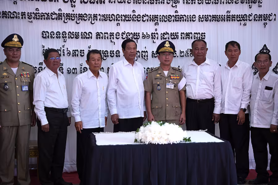 លោកឧត្តមសេនីយ៍ទោ អ៊ូ សុបុណ្ណា អញ្ជើញគោរពវិញ្ញាណក្ខន្ធសព ឯកឧត្តម ឧត្តមសេនីយ៍ឯក ច័ន្ទ លំផាត់ - Image 9