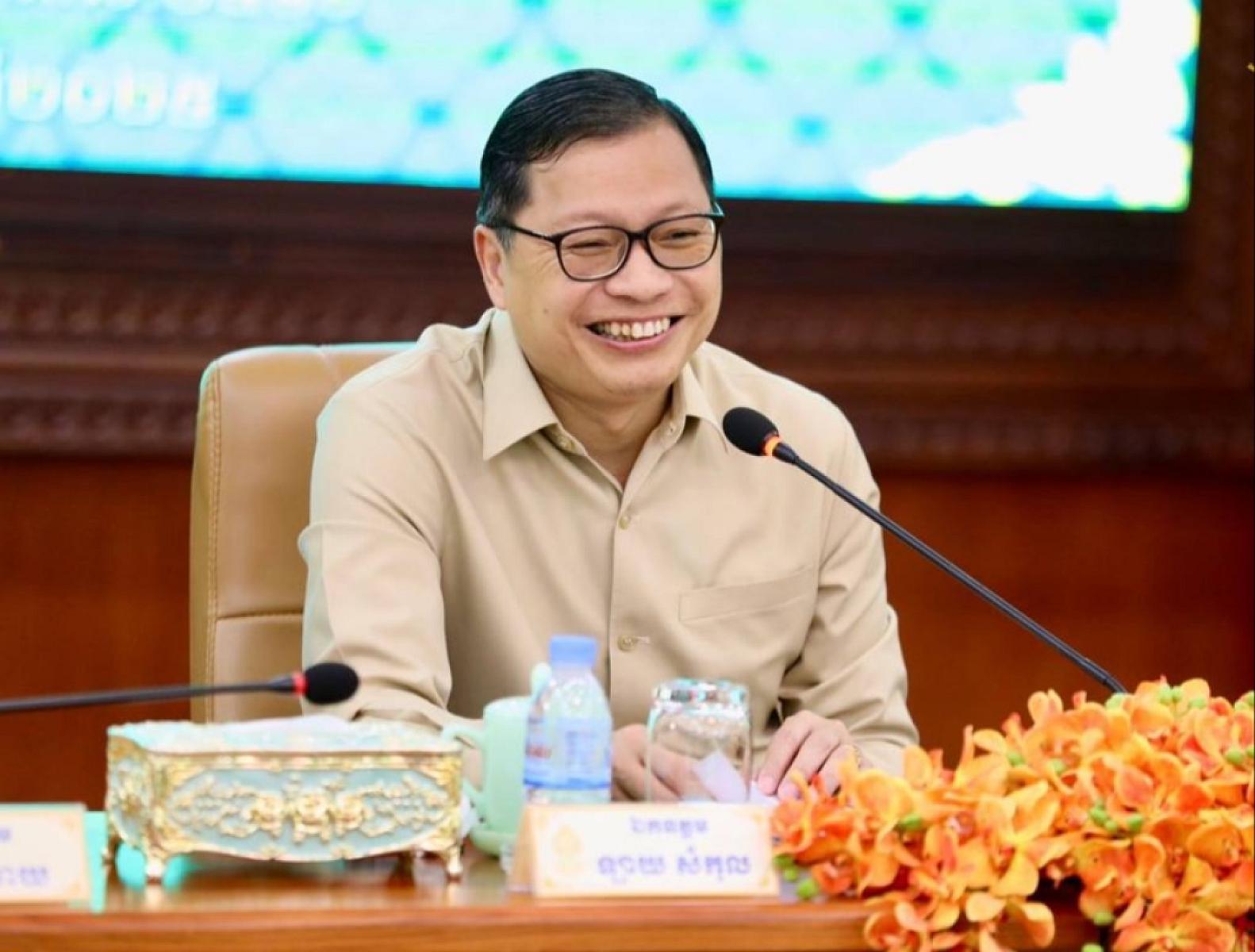 ឯកឧត្តម ឡាយ សំកុល អគ្គលេខាធិការព្រឹទ្ធសភា ចូលរួមឧបត្ថម្ភថវិកាចំនួន ៥,០០០,០០០រៀល ដើម្បីរៀបចំមហាសន្និបាតវិសាមញ្ញតំណាងសមាគមអតីតយុទ្ធជនកម្ពុជាទូទាំងប្រទេស