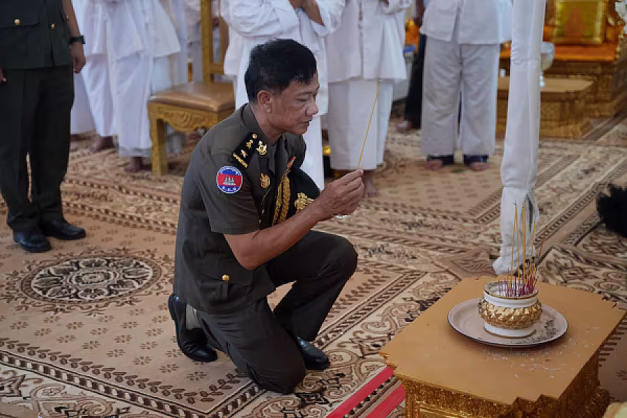 ឧត្តមសេនីយ៍ត្រី ហែម បូរ៉ា អញ្ជើញគោរពវិញ្ញាណក្ខន្ធសព ឯកឧត្តម ឧត្តមសេនីយ៍ឯក ច័ន្ទ លំផាត់ - Image 3