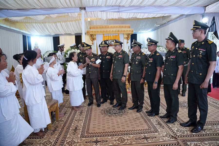 ឧត្តមសេនីយ៍ត្រី ហែម បូរ៉ា អញ្ជើញគោរពវិញ្ញាណក្ខន្ធសព ឯកឧត្តម ឧត្តមសេនីយ៍ឯក ច័ន្ទ លំផាត់ - Image 5