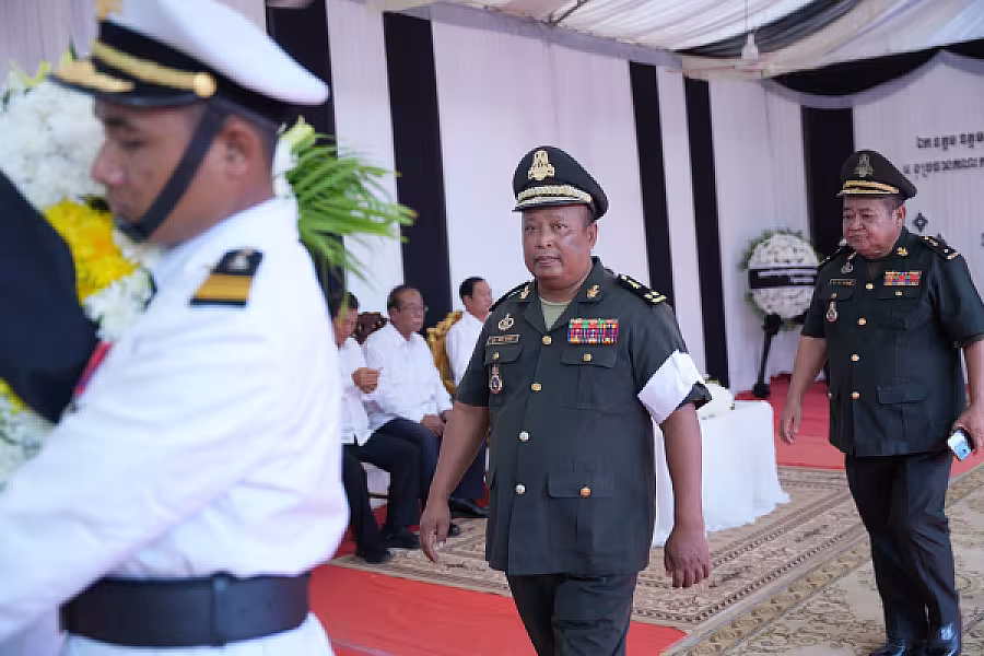 ឧត្តមសេនីយ៍ទោ ចន ចាយ អញ្ជើញគោរពវិញ្ញាណក្ខន្ធសព ឯកឧត្តម ឧត្តមសេនីយ៍ឯក ច័ន្ទ លំផាត់ - Image 9