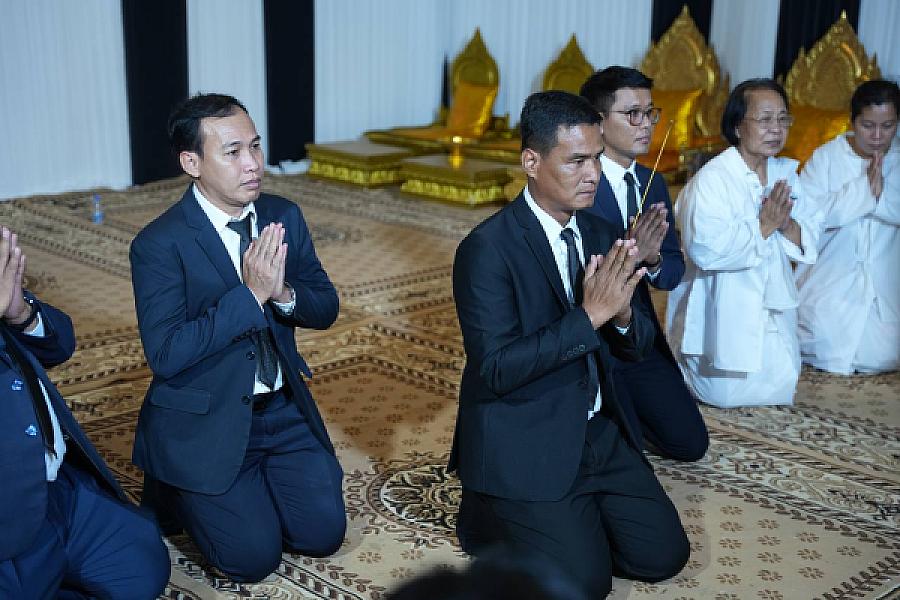 ឯកឧត្តម អៀង ពីសី នាយករងខុទ្ទកាល័យសម្តេចតេជោ ហ៊ុន សែន បានអញ្ជើញគោរពវិញ្ញាណក្ខន្ធសព ឯកឧត្តម ឧត្តមសេនីយ៍ឯក ច័ន្ទ លំផាត់