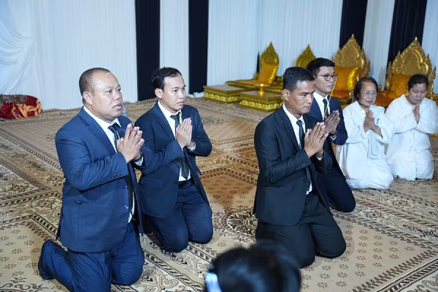 ឯកឧត្តម អៀង ពីសី នាយករងខុទ្ទកាល័យសម្តេចតេជោ ហ៊ុន សែន បានអញ្ជើញគោរពវិញ្ញាណក្ខន្ធសព ឯកឧត្តម ឧត្តមសេនីយ៍ឯក ច័ន្ទ លំផាត់ - Image 2