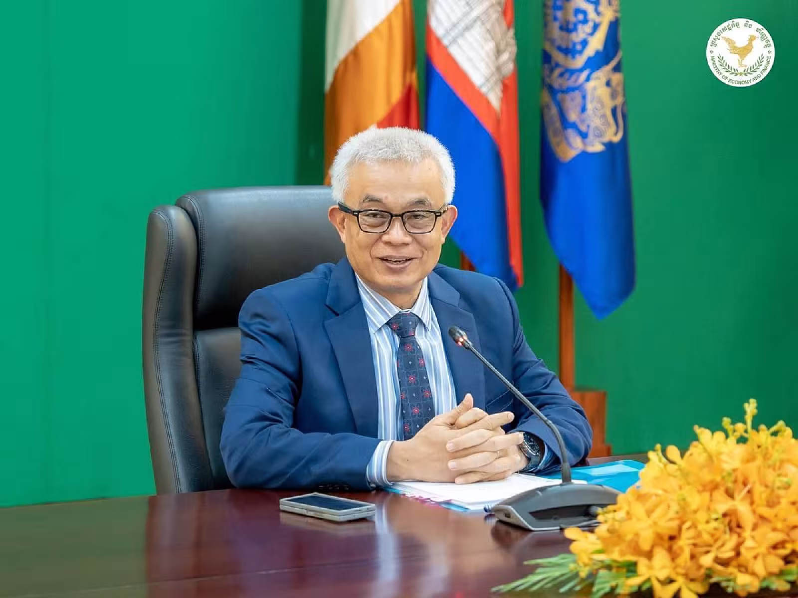 ឯកឧត្តម អគ្គបណ្ឌិតសភាចារ្យ អូន ព័ន្ធមុនីរ័ត្ន ឧបនាយករដ្ឋមន្រ្តី រដ្ឋមន្រ្តីក្រសួងសេដ្ឋកិច្ច និងហិរញ្ញវត្ថុ និងជាអនុប្រធាន សមាគមអតីតយុទ្ធជនកម្ពុជា បានចូលរួមឧបត្ថមថវិការ 10000ដុល្លារ ដើម្បីរៀបចំមហាសន្និបាតវិសាមញ្ញទូទាំងប្រទេសតំណាងសមាគមអតីតយុទ្ធជកម្ពុជា