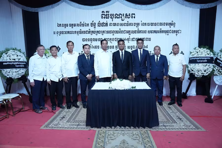 ឯកឧត្តម អៀង ពីសី នាយករងខុទ្ទកាល័យសម្តេចតេជោ ហ៊ុន សែន បានអញ្ជើញគោរពវិញ្ញាណក្ខន្ធសព ឯកឧត្តម ឧត្តមសេនីយ៍ឯក ច័ន្ទ លំផាត់ - Image 5