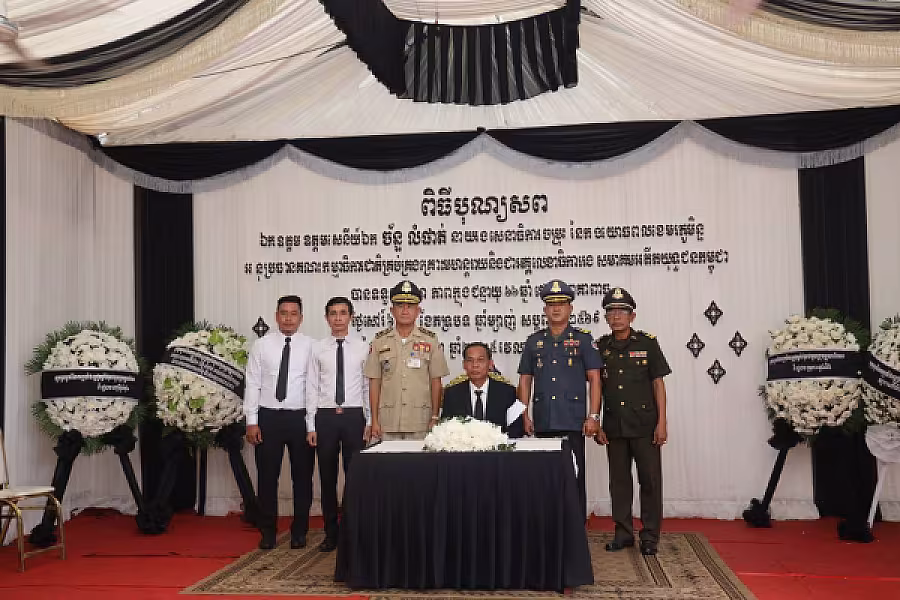 ឯកឧត្តម ឃ្លោក ណូយ អញ្ជើញគោរពវិញ្ញាណក្ខន្ធសព ឯកឧត្តម ឧត្តមសេនីយ៍ឯក ច័ន្ទ លំផាត់ - Image 5