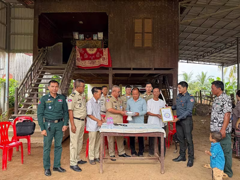 ស.អ.ក ស្រុកឆ្លូង នាំយកថវិកាបេឡាមរណសង្គ្រោះជូនគ្រួសារសពអតីតយុទ្ធជនចំនួន ២គ្រួសារ - Image 3