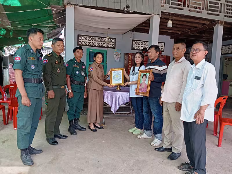 ស.អ.ក ខេត្តបន្ទាយមានជ័យ នាំយកថវិកាបេឡាមរណសង្រ្គោះជូនគ្រួសារសពអតីតយុទ្ធជនមួយគ្រួសារ  - Image 2