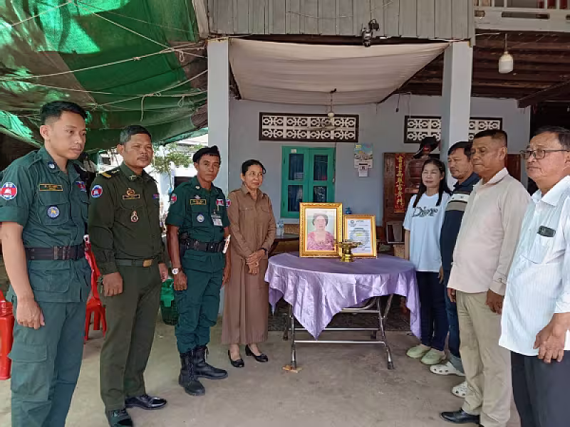 ស.អ.ក ខេត្តបន្ទាយមានជ័យ នាំយកថវិកាបេឡាមរណសង្រ្គោះជូនគ្រួសារសពអតីតយុទ្ធជនមួយគ្រួសារ  - Image 4