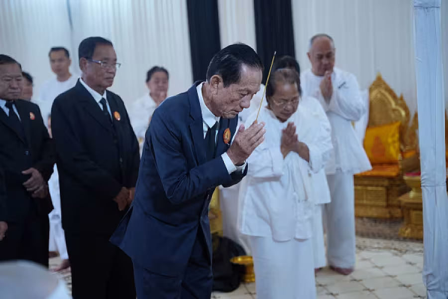 ឯកឧត្តម ធុន គ្រី អញ្ជើញគោរពវិញ្ញាណក្ខន្ធសព ឯកឧត្តម ឧត្តមសេនីយ៍ឯក ច័ន្ទ លំផាត់ - Image 4