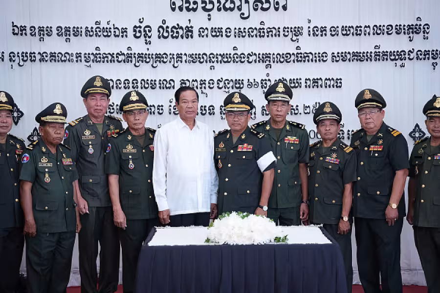 ឧត្តមសេនីយ៍ទោ ឈួន ផាត អញ្ជើញគោរពវិញ្ញាណក្ខន្ធសព ឯកឧត្តម ឧត្តមសេនីយ៍ឯក ច័ន្ទ លំផាត់ - Image 7