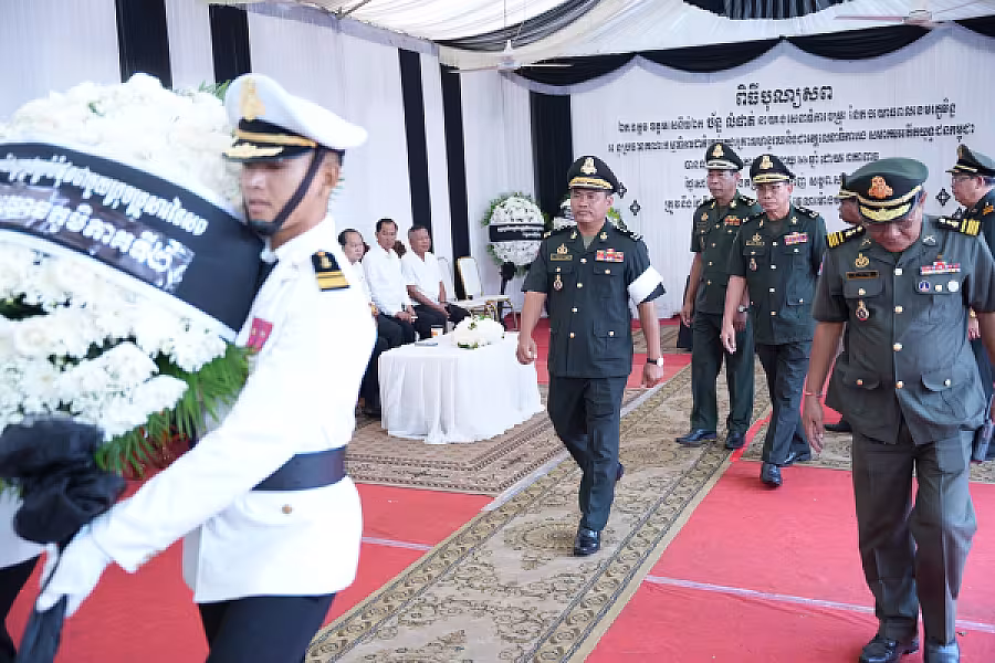 ឧត្តមសេនីយ៍ទោ ឈួន ផាត អញ្ជើញគោរពវិញ្ញាណក្ខន្ធសព ឯកឧត្តម ឧត្តមសេនីយ៍ឯក ច័ន្ទ លំផាត់ - Image 8