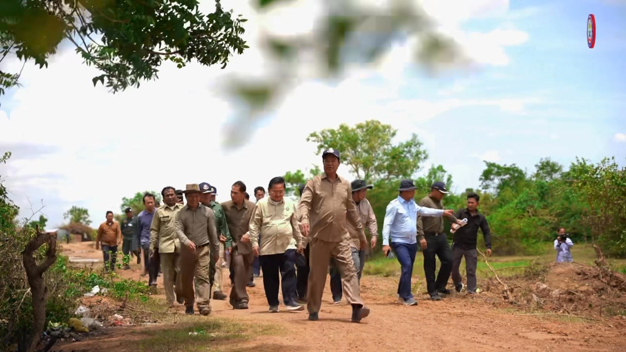 ឯកឧត្តមកិត្តិសង្គហបណ្ឌិត គន់ គីម អញ្ជើញពិនិត្យការកសាងហេដ្ឋារចនាសម្ព័ន្ធ និងសាងសង់ផ្ទះជូនអតីតយុទ្ធជននៅខេត្តបាត់ដំបង