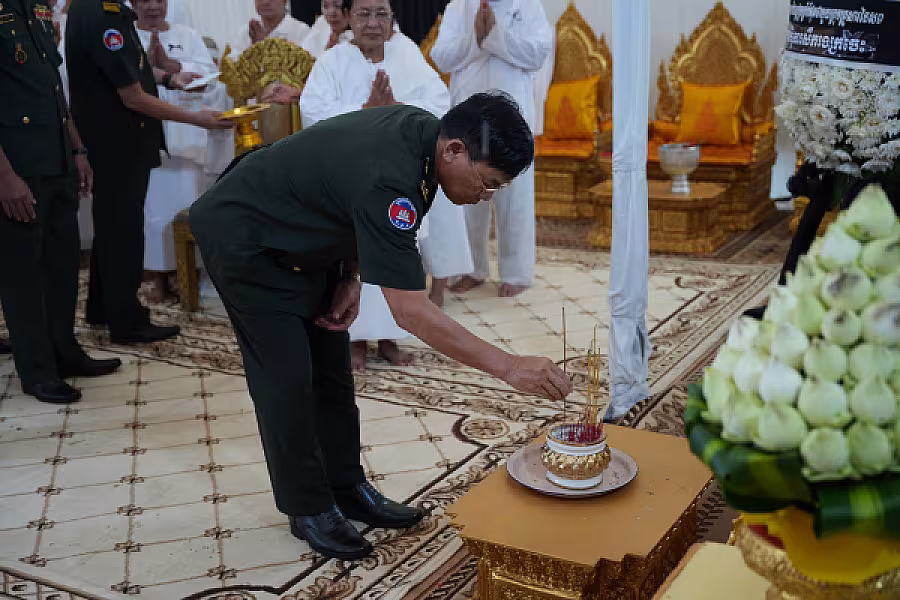 ឧត្តមសេនីយ៍ទោ ណៃ តឹងឡឹង អញ្ជើញគោរពវិញ្ញាណក្ខន្ធសព ឯកឧត្តម ឧត្តមសេនីយ៍ឯក ច័ន្ទ លំផាត់ - Image 5