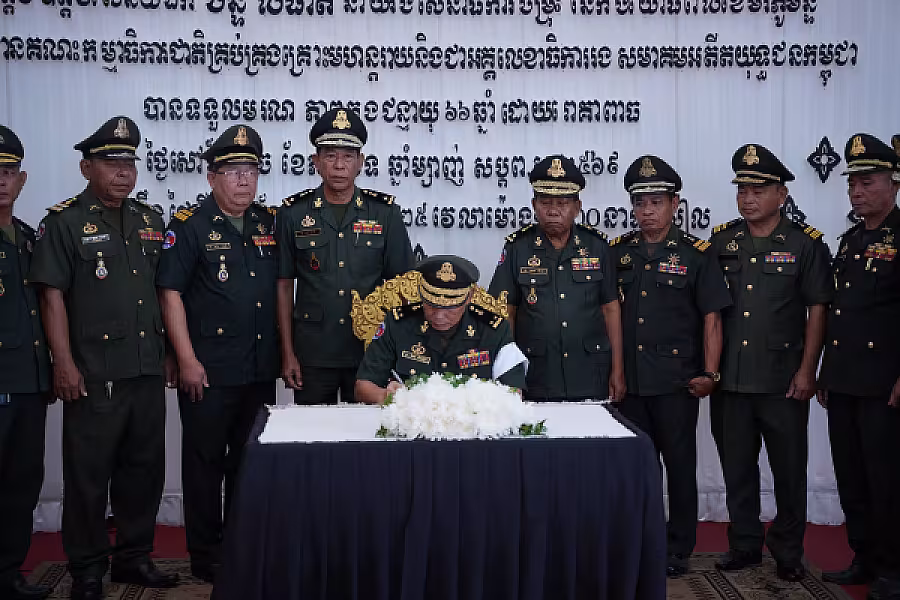 ឧត្តមសេនីយ៍ទោ ណៃ តឹងឡឹង អញ្ជើញគោរពវិញ្ញាណក្ខន្ធសព ឯកឧត្តម ឧត្តមសេនីយ៍ឯក ច័ន្ទ លំផាត់ - Image 9