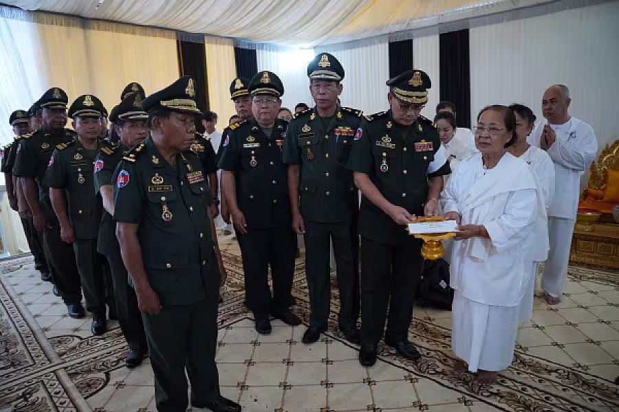 ឧត្តមសេនីយ៍ទោ ណៃ តឹងឡឹង អញ្ជើញគោរពវិញ្ញាណក្ខន្ធសព ឯកឧត្តម ឧត្តមសេនីយ៍ឯក ច័ន្ទ លំផាត់ - Image 10