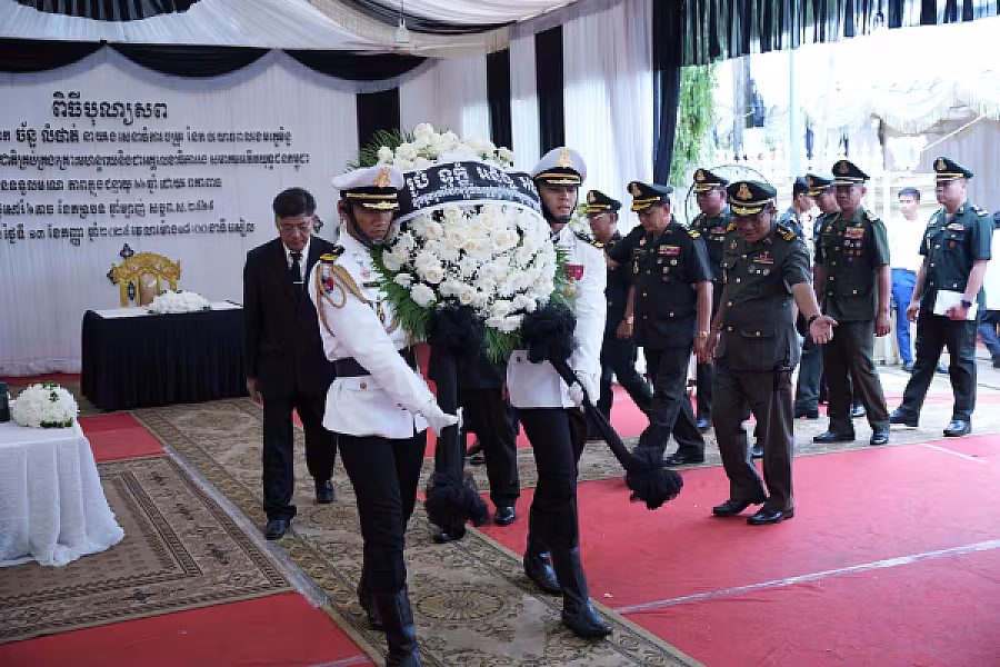 ឧត្តមសេនីយ៍ត្រី ជួន សុភ័ក្រ អញ្ជើញគោរពវិញ្ញាណក្ខន្ធសព ឯកឧត្តម ឧត្តមសេនីយ៍ឯក ច័ន្ទ លំផាត់  - Image 2