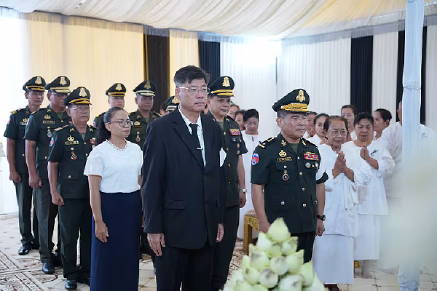 ឧត្តមសេនីយ៍ត្រី ជួន សុភ័ក្រ អញ្ជើញគោរពវិញ្ញាណក្ខន្ធសព ឯកឧត្តម ឧត្តមសេនីយ៍ឯក ច័ន្ទ លំផាត់  - Image 4