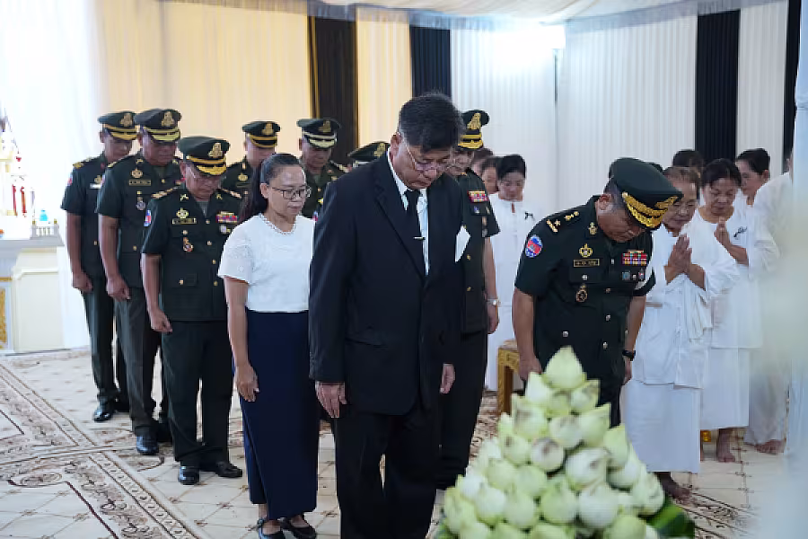 ឧត្តមសេនីយ៍ត្រី ជួន សុភ័ក្រ អញ្ជើញគោរពវិញ្ញាណក្ខន្ធសព ឯកឧត្តម ឧត្តមសេនីយ៍ឯក ច័ន្ទ លំផាត់  - Image 6