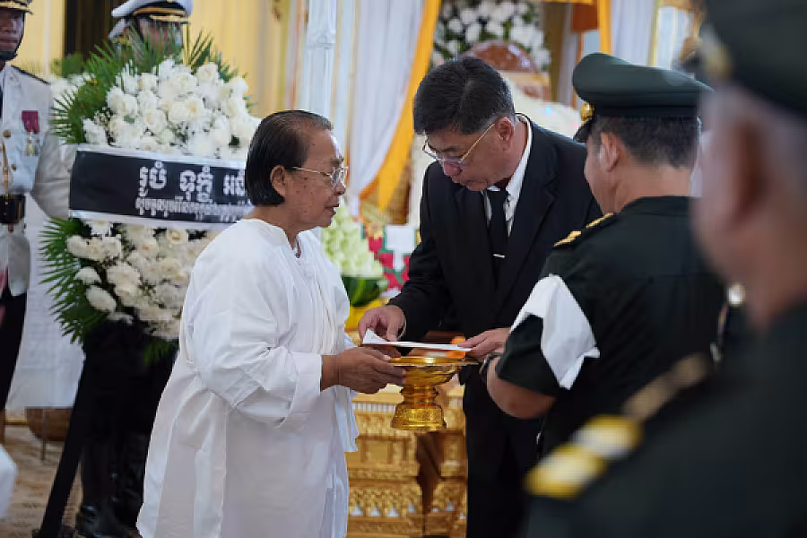 ឧត្តមសេនីយ៍ត្រី ជួន សុភ័ក្រ អញ្ជើញគោរពវិញ្ញាណក្ខន្ធសព ឯកឧត្តម ឧត្តមសេនីយ៍ឯក ច័ន្ទ លំផាត់  - Image 7