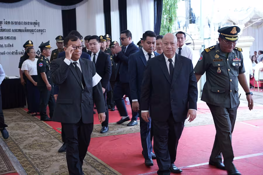 លោក តុប ឈុនហេង និង លោក គី ប៊ុណ្ណារ៉ា អញ្ជើញគោរពវិញ្ញាណក្ខន្ធសព ឯកឧត្តម ឧត្តមសេនីយ៍ឯក ច័ន្ទ លំផាត់ - Image 2