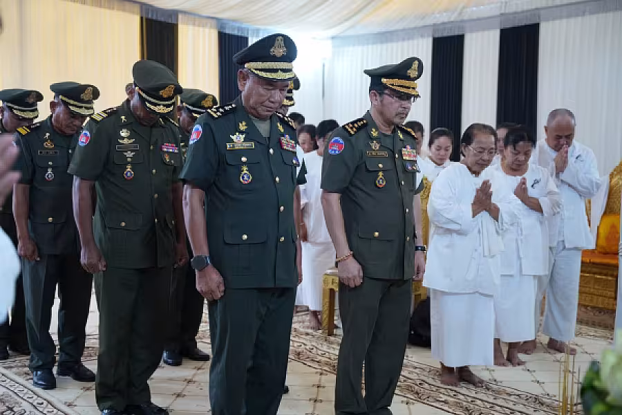 ឧត្តមសេនីយ៍ឯក មាស ស៊ីណា អញ្ជើញគោរពវិញ្ញាណក្ខន្ធសព ឯកឧត្តម ឧត្តមសេនីយ៍ឯក ច័ន្ទ លំផាត់ - Image 3