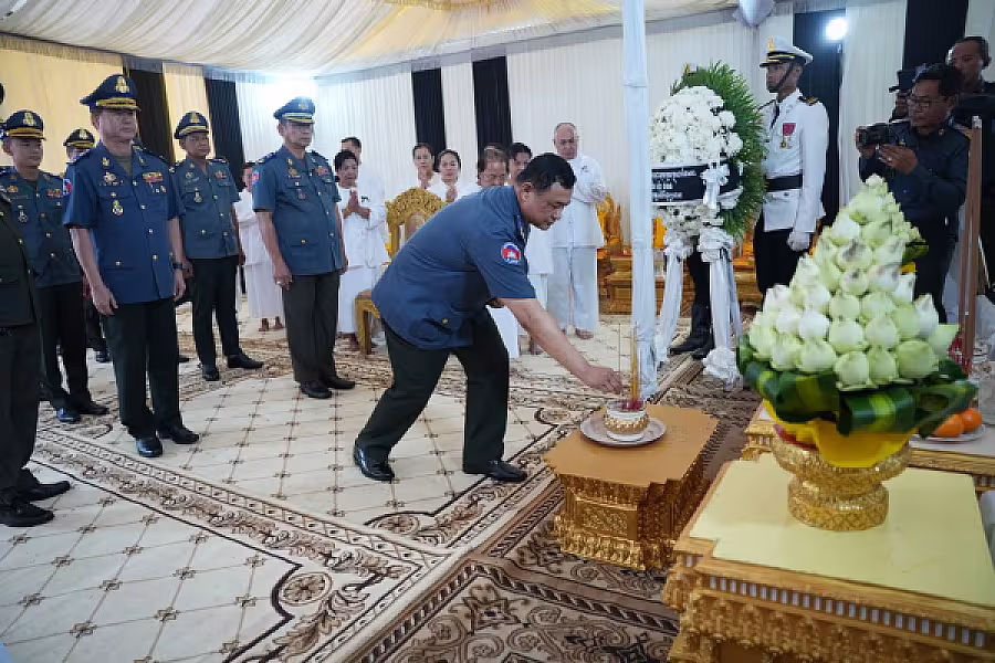 ឧត្តមសេនីយ៍ឯក ស៊ិន សុផាន្នី អញ្ជើញគោរពវិញ្ញាណក្ខន្ធសព ឯកឧត្តម ឧត្តមសេនីយ៍ឯក ច័ន្ទ លំផាត់ - Image 3