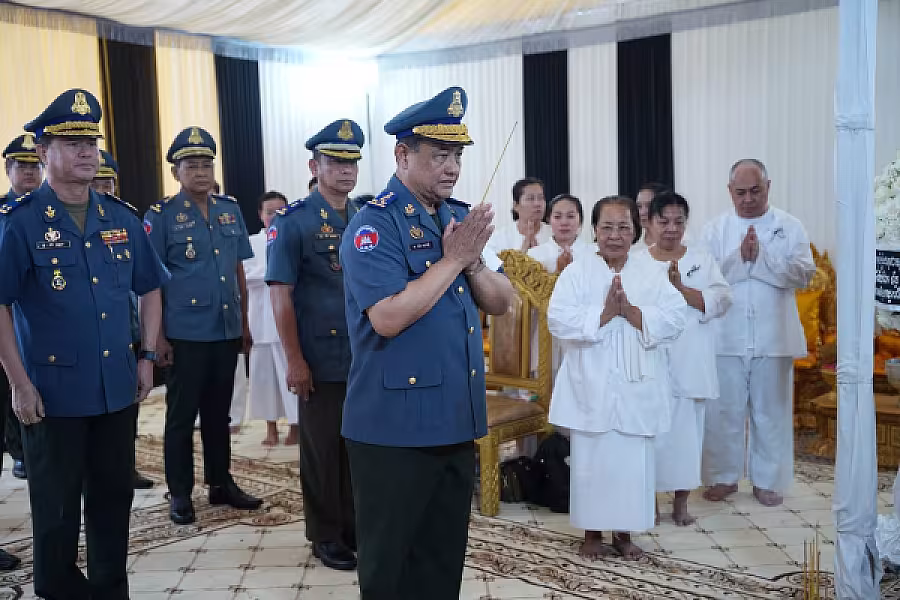 ឧត្តមសេនីយ៍ឯក ស៊ិន សុផាន្នី អញ្ជើញគោរពវិញ្ញាណក្ខន្ធសព ឯកឧត្តម ឧត្តមសេនីយ៍ឯក ច័ន្ទ លំផាត់ - Image 4