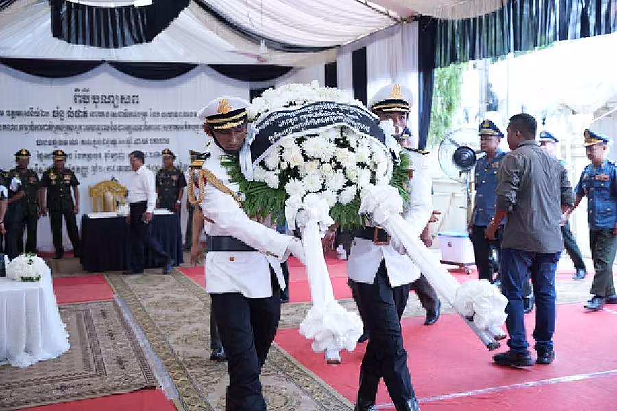 ឧត្តមសេនីយ៍ឯក ស៊ិន សុផាន្នី អញ្ជើញគោរពវិញ្ញាណក្ខន្ធសព ឯកឧត្តម ឧត្តមសេនីយ៍ឯក ច័ន្ទ លំផាត់ - Image 7