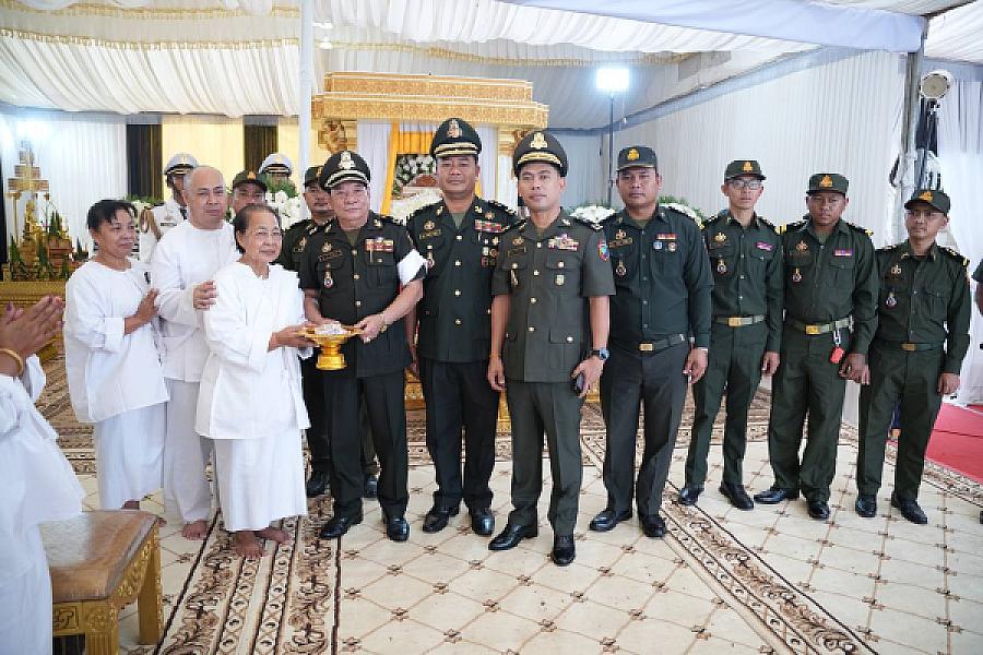 ឧត្តមសេនីយ៍ទោ ឭ ច័ន្ទតារា អញ្ជើញគោរពវិញ្ញាណក្ខន្ធសព ឯកឧត្តម ឧត្តមសេនីយ៍ឯក ច័ន្ទ លំផាត់ - Image 3