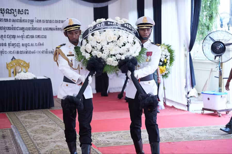 ឧត្តមសេនីយ៍ត្រី ឡុង គិន អញ្ជើញគោរពវិញ្ញាណក្ខន្ធសព ឯកឧត្តម ឧត្តមសេនីយ៍ឯក ច័ន្ទ លំផាត់ - Image 7