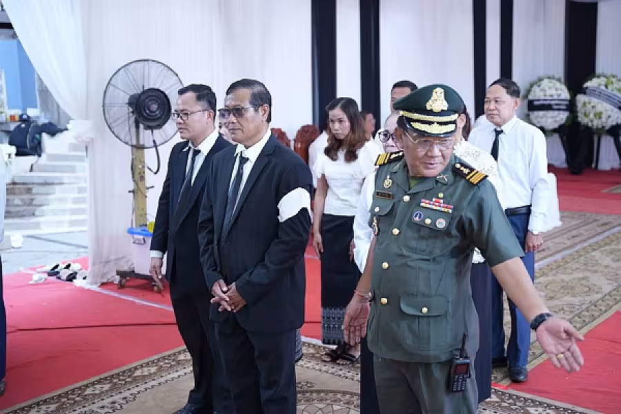 ឧត្តមសេនីយ៍ត្រី ឡុង គិន អញ្ជើញគោរពវិញ្ញាណក្ខន្ធសព ឯកឧត្តម ឧត្តមសេនីយ៍ឯក ច័ន្ទ លំផាត់ - Image 11