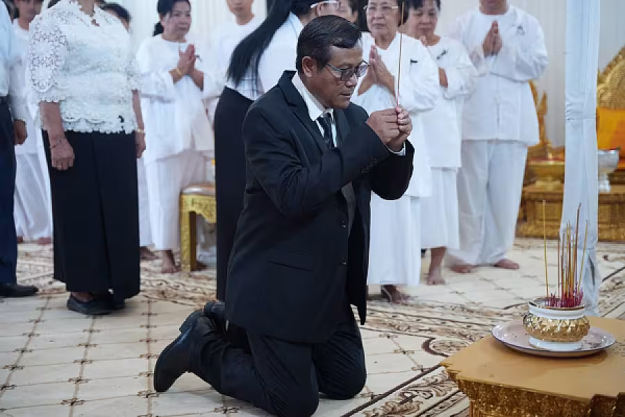 ប្រតិភូសាខាពន្ធដារខេត្តក្រចេះអញ្ជើញគោរពវិញ្ញាណក្ខន្ធសព ឯកឧត្តម ឧត្តមសេនីយ៍ឯក ច័ន្ទ លំផាត់  - Image 2