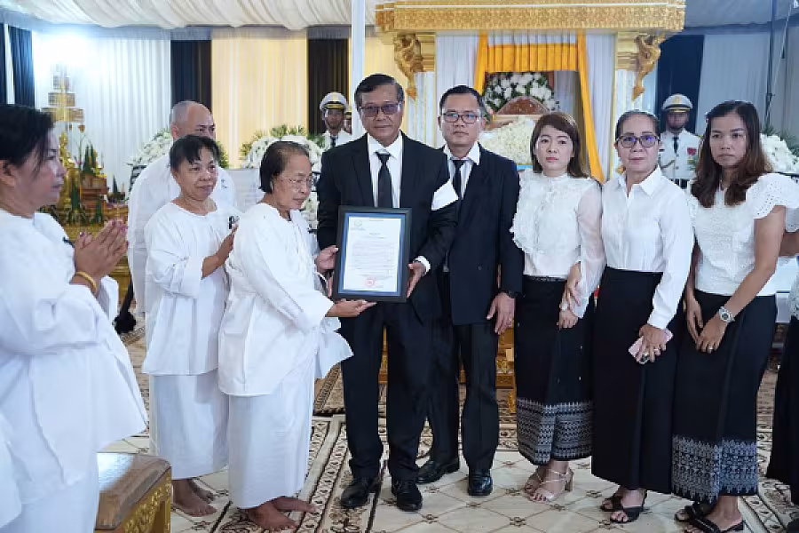 ប្រតិភូសាខាពន្ធដារខេត្តក្រចេះអញ្ជើញគោរពវិញ្ញាណក្ខន្ធសព ឯកឧត្តម ឧត្តមសេនីយ៍ឯក ច័ន្ទ លំផាត់  - Image 4