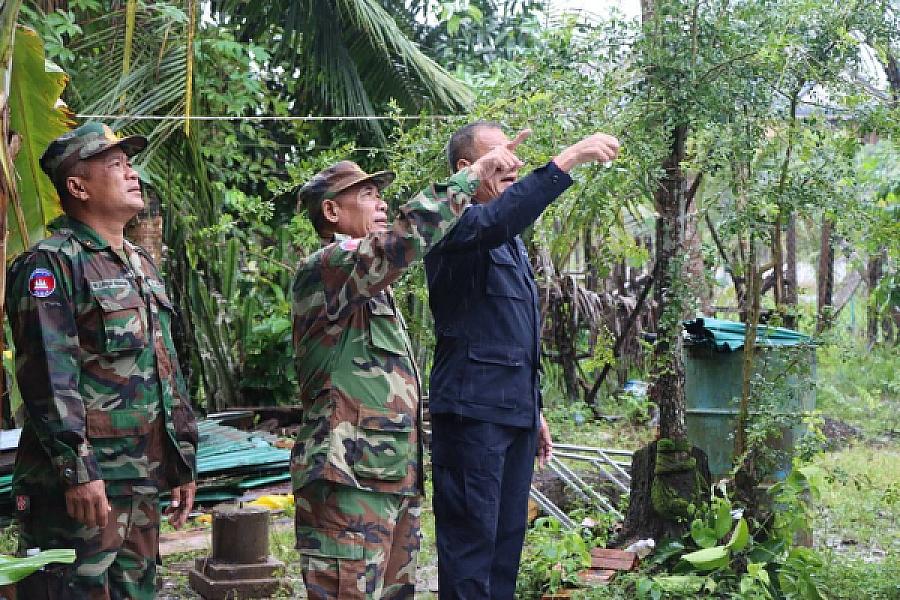មេ​ដឹក​នាំ​កង​រាជ​អាវុធហត្ថ​ខេត្ត​ព្រះសីហនុ ចុះ​ពិនិត្យ​ការ​ជួស​ជុល​ផ្ទះ​អតីត​យុទ្ធជន ប៉ូលី សុខរី - Image 2