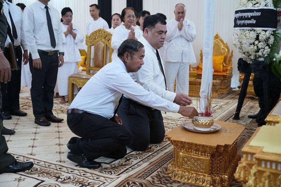 លោក នៅ សំដារ៉ារិទ្ធ អញ្ជើញគោរពវិញ្ញាណក្ខន្ធសព ឯកឧត្តម ឧត្តមសេនីយ៍ឯក ច័ន្ទ លំផាត់ - Image 6