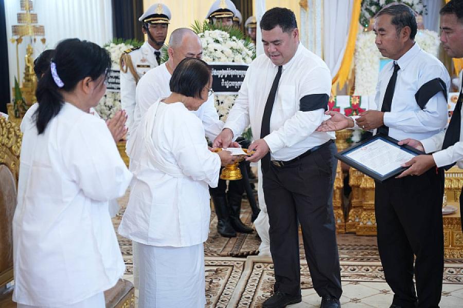 លោក នៅ សំដារ៉ារិទ្ធ អញ្ជើញគោរពវិញ្ញាណក្ខន្ធសព ឯកឧត្តម ឧត្តមសេនីយ៍ឯក ច័ន្ទ លំផាត់ - Image 7