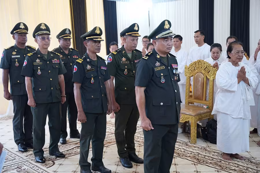 ឧត្តមសេនីយ៍ទោ ប៊ុន លាង អញ្ជើញគោរពវិញ្ញាណក្ខន្ធសព ឯកឧត្តម ឧត្តមសេនីយ៍ឯក ច័ន្ទ លំផាត់ - Image 3