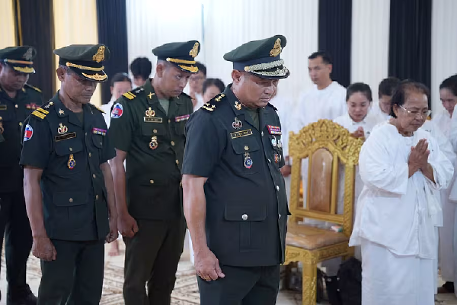 ឧត្តមសេនីយ៍ទោ ប៊ុន លាង អញ្ជើញគោរពវិញ្ញាណក្ខន្ធសព ឯកឧត្តម ឧត្តមសេនីយ៍ឯក ច័ន្ទ លំផាត់ - Image 4