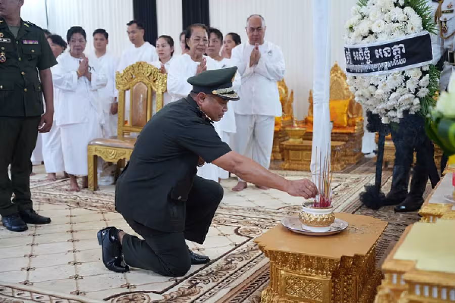 ឧត្តមសេនីយ៍ទោ ប៊ុន លាង អញ្ជើញគោរពវិញ្ញាណក្ខន្ធសព ឯកឧត្តម ឧត្តមសេនីយ៍ឯក ច័ន្ទ លំផាត់ - Image 7