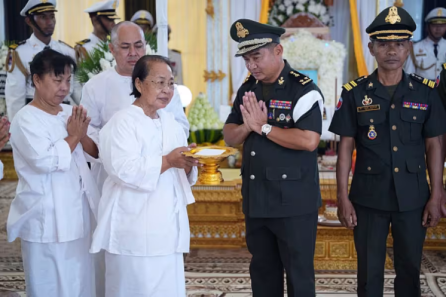 ឧត្តមសេនីយ៍ទោ ប៊ុន លាង អញ្ជើញគោរពវិញ្ញាណក្ខន្ធសព ឯកឧត្តម ឧត្តមសេនីយ៍ឯក ច័ន្ទ លំផាត់ - Image 8