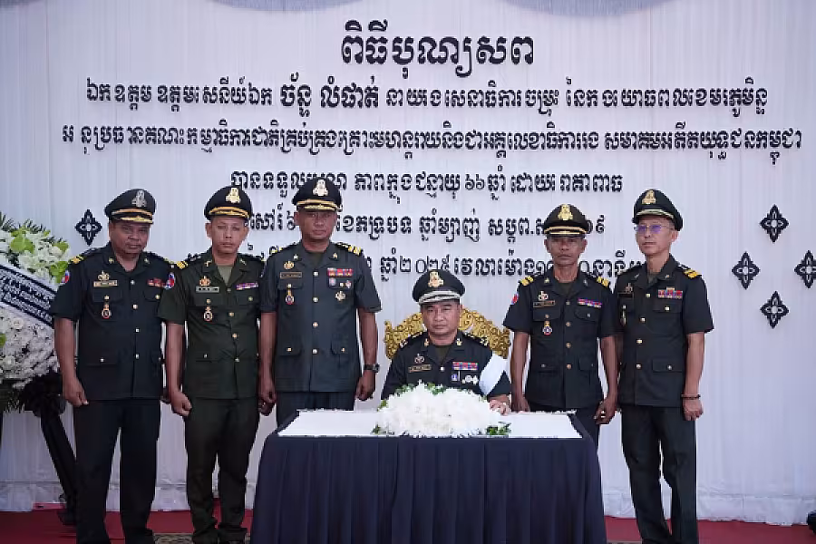 ឧត្តមសេនីយ៍ទោ ប៊ុន លាង អញ្ជើញគោរពវិញ្ញាណក្ខន្ធសព ឯកឧត្តម ឧត្តមសេនីយ៍ឯក ច័ន្ទ លំផាត់ - Image 10