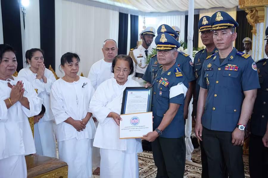 វរសេនីយ៍ឯក ម៉ៅ រ៉ាន្នី អញ្ជើញគោរពវិញ្ញាណក្ខន្ធសព ឯកឧត្តម ឧត្តមសេនីយ៍ឯក ច័ន្ទ លំផាត់  - Image 5