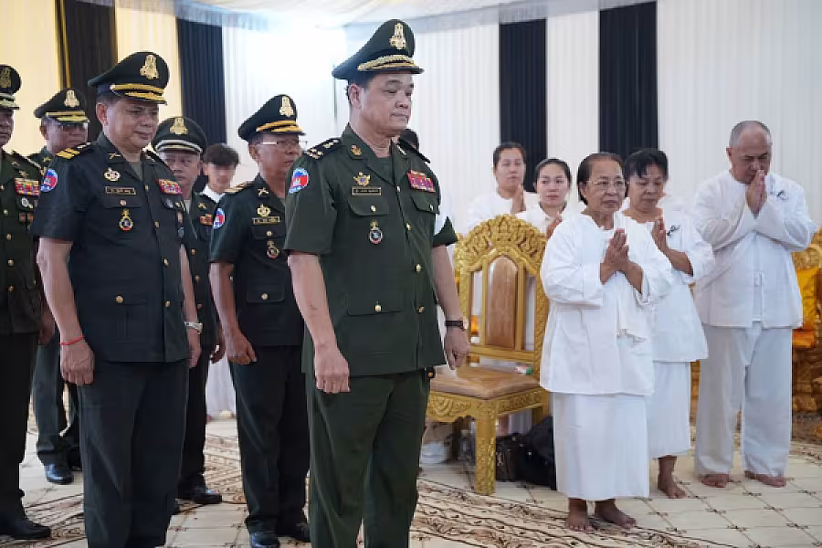 ឧត្តមសេនីយ៍ទោ សន សុផល អញ្ជើញគោរពវិញ្ញាណក្ខន្ធសព ឯកឧត្តម ឧត្តមសេនីយ៍ឯក ច័ន្ទ លំផាត់ - Image 2