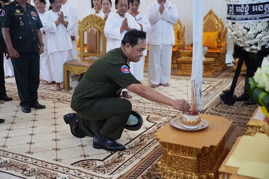 ឧត្តមសេនីយ៍ទោ សន សុផល អញ្ជើញគោរពវិញ្ញាណក្ខន្ធសព ឯកឧត្តម ឧត្តមសេនីយ៍ឯក ច័ន្ទ លំផាត់ - Image 7