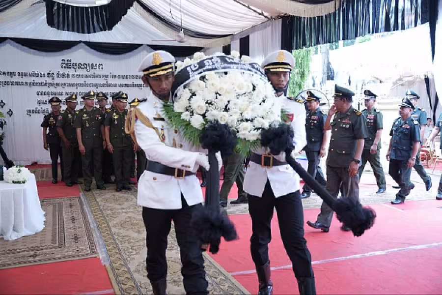 ឧត្តមសេនីយ៍ទោ សន សុផល អញ្ជើញគោរពវិញ្ញាណក្ខន្ធសព ឯកឧត្តម ឧត្តមសេនីយ៍ឯក ច័ន្ទ លំផាត់ - Image 10