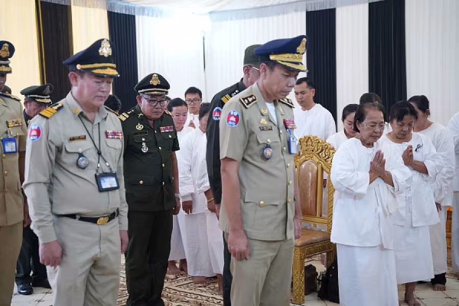 ឧត្តមសេនីយ៍ត្រី ធាន ពិសិដ្ឋ អញ្ជើញគោរពវិញ្ញាណក្ខន្ធសព ឯកឧត្តម ឧត្តមសេនីយ៍ឯក ច័ន្ទ លំផាត់  - Image 4