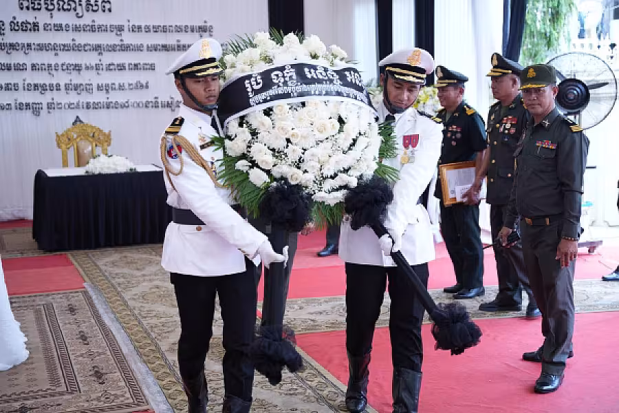 ឧត្តមសេនីយ៍ត្រី នូវ សំអុល អញ្ជើញគោរពវិញ្ញាណក្ខន្ធសព ឯកឧត្តម ឧត្តមសេនីយ៍ឯក ច័ន្ទ លំផាត់ - Image 9