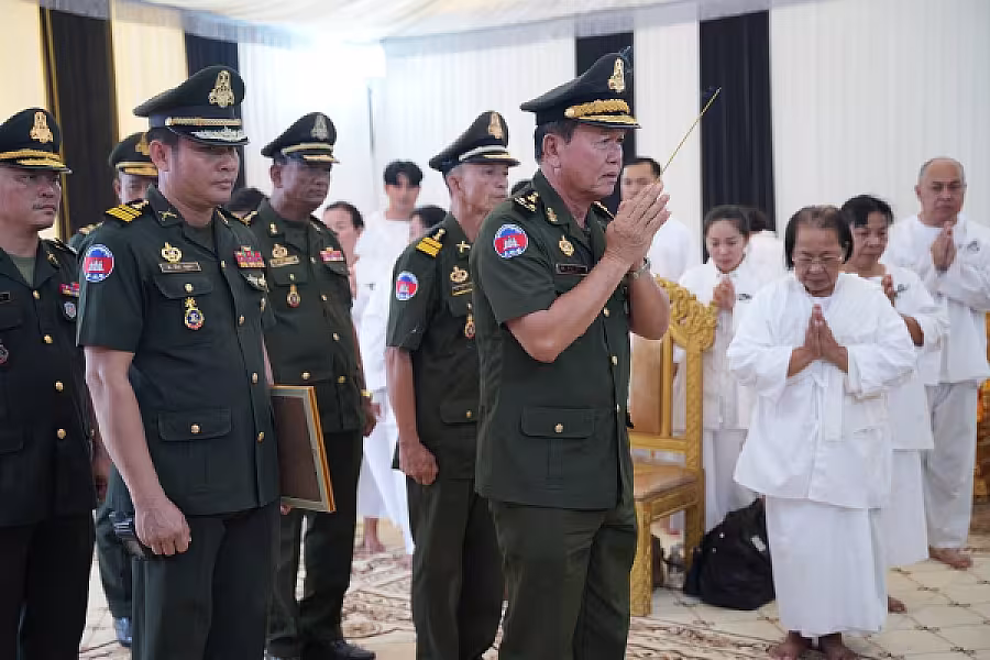 ឧត្តមសេនីយ៍ទោ ម៉ាន់ ម៉ាច អញ្ជើញគោរពវិញ្ញាណក្ខន្ធសព ឯកឧត្តម ឧត្តមសេនីយ៍ឯក ច័ន្ទ លំផាត់ - Image 2