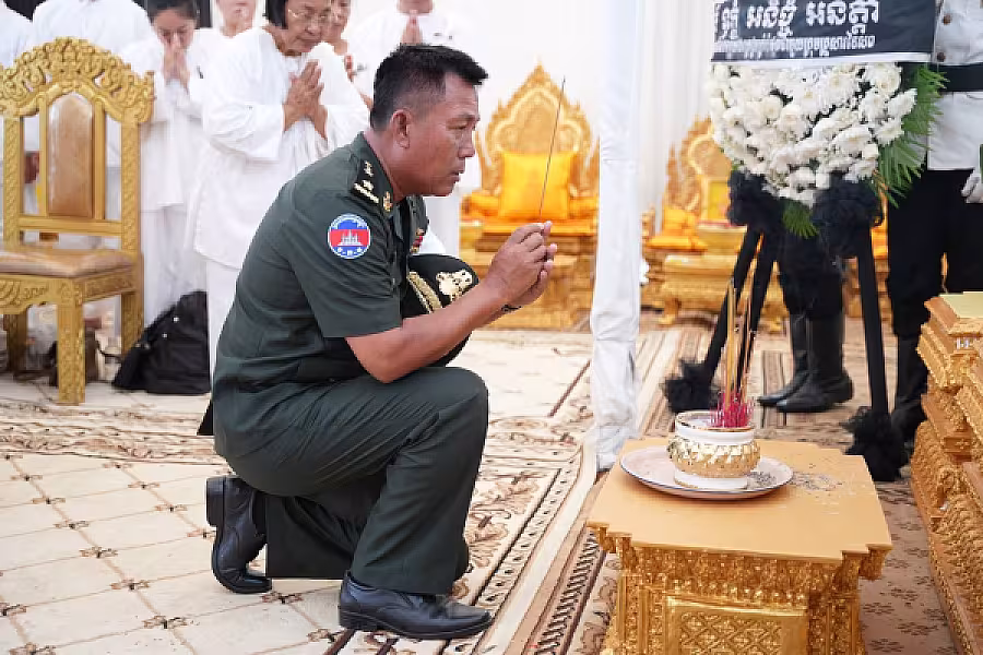 ឧត្តមសេនីយ៍ត្រី នៃ និយម អញ្ជើញគោរពវិញ្ញាណក្ខន្ធសព ឯកឧត្តម ឧត្តមសេនីយ៍ឯក ច័ន្ទ លំផាត់ - Image 6